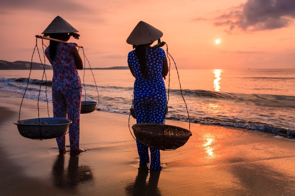 vietnamese-women-carrying-fruits-on-the-beach-south-vietnam
