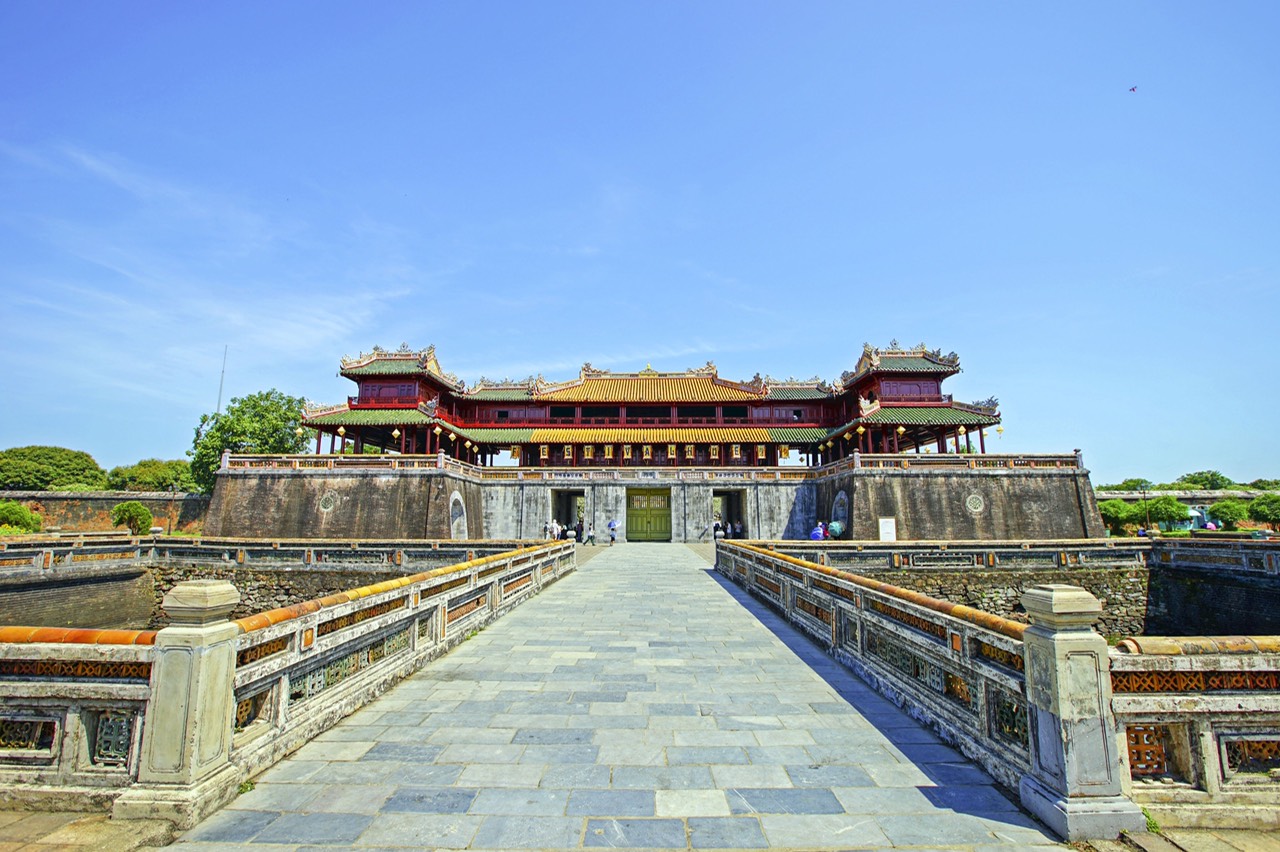 Visit of the imperial city of Hue