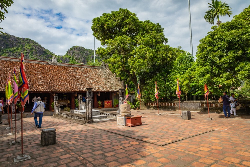 Visit Hoa Lu temples