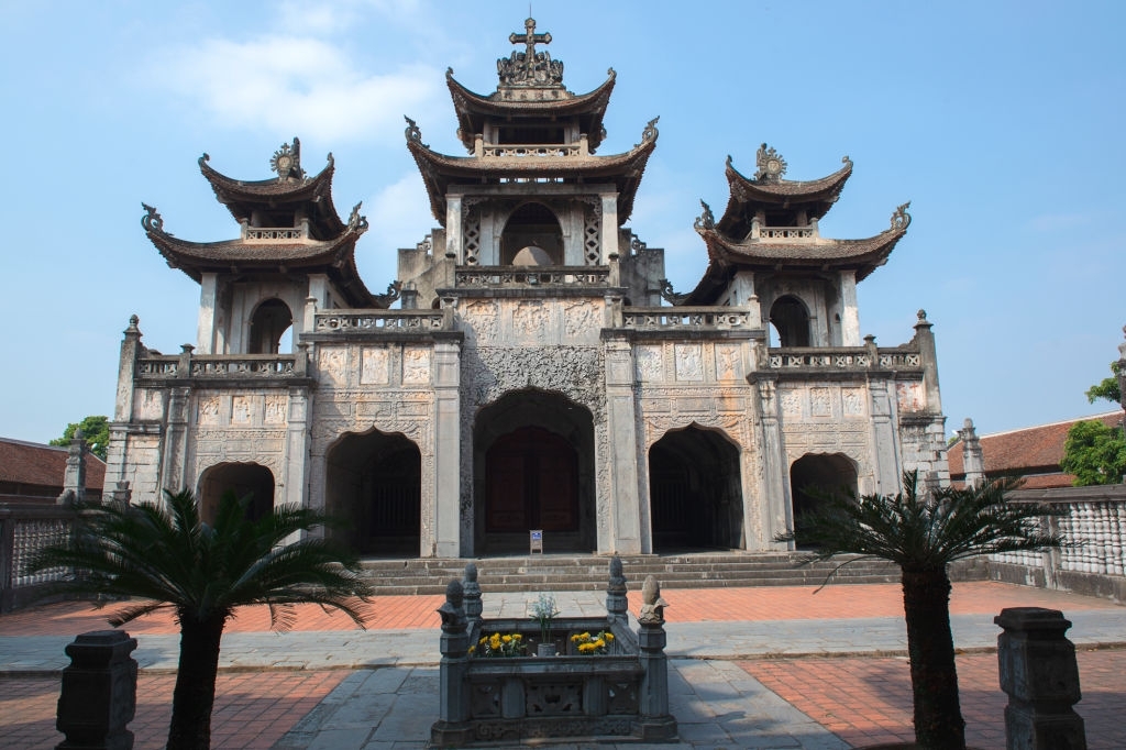 Visit the cathedral of Phat Diem